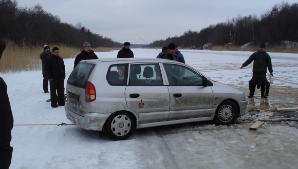 Подъем автомобиля со дна озера